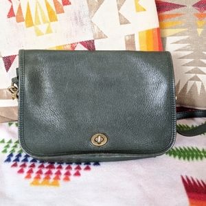 Small vintage Genuine Leather purse - Color Green